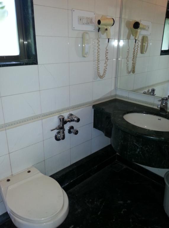 Hotel Srimaan Poona Buitenkant foto