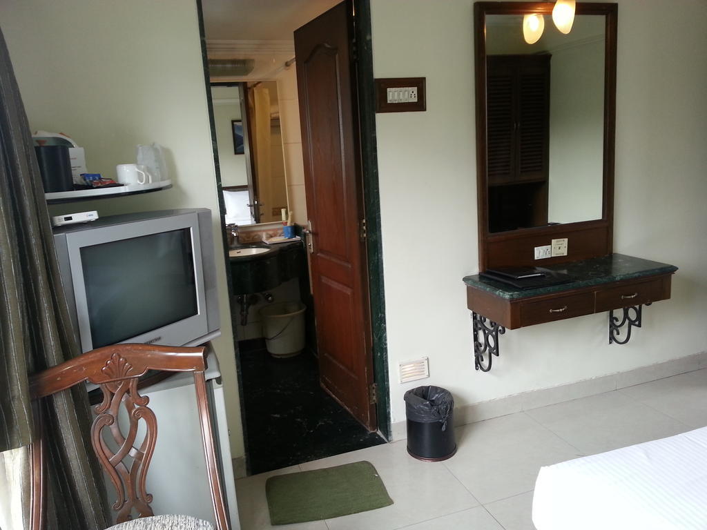 Hotel Srimaan Poona Buitenkant foto