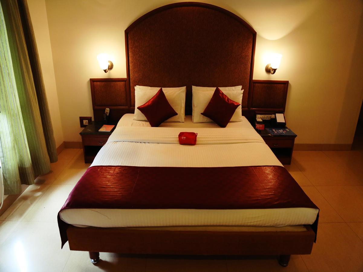 Hotel Srimaan Poona Buitenkant foto