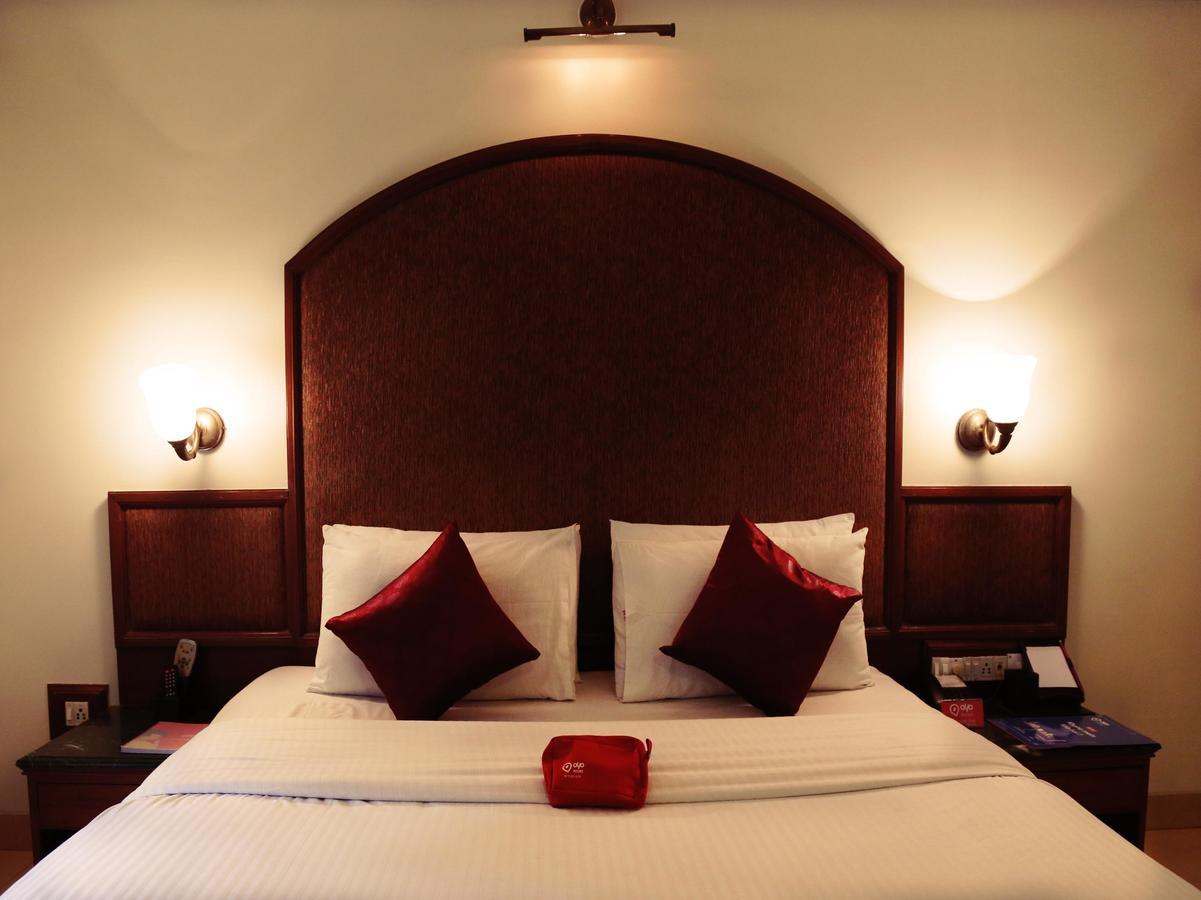 Hotel Srimaan Poona Buitenkant foto