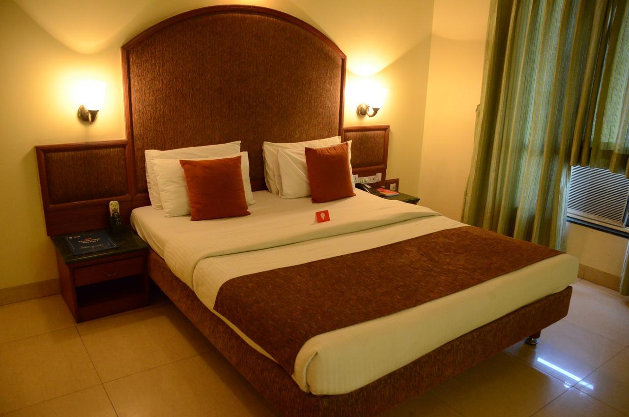 Hotel Srimaan Poona Buitenkant foto