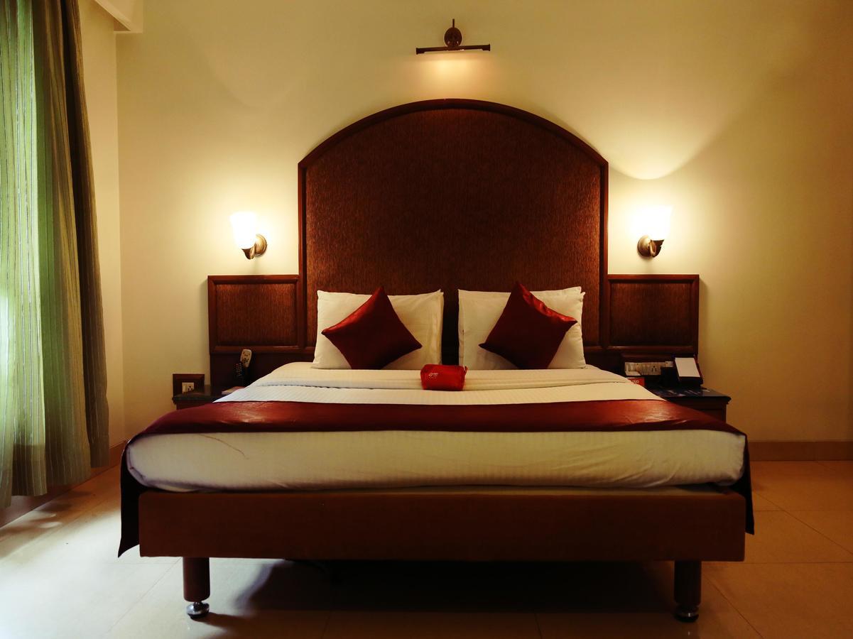 Hotel Srimaan Poona Buitenkant foto