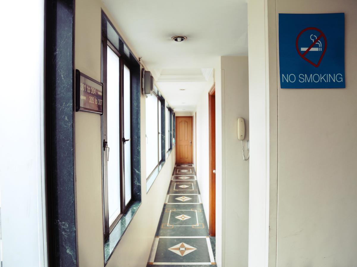 Hotel Srimaan Poona Buitenkant foto