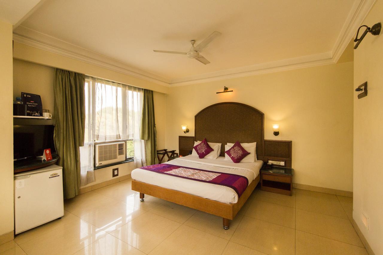 Hotel Srimaan Poona Buitenkant foto