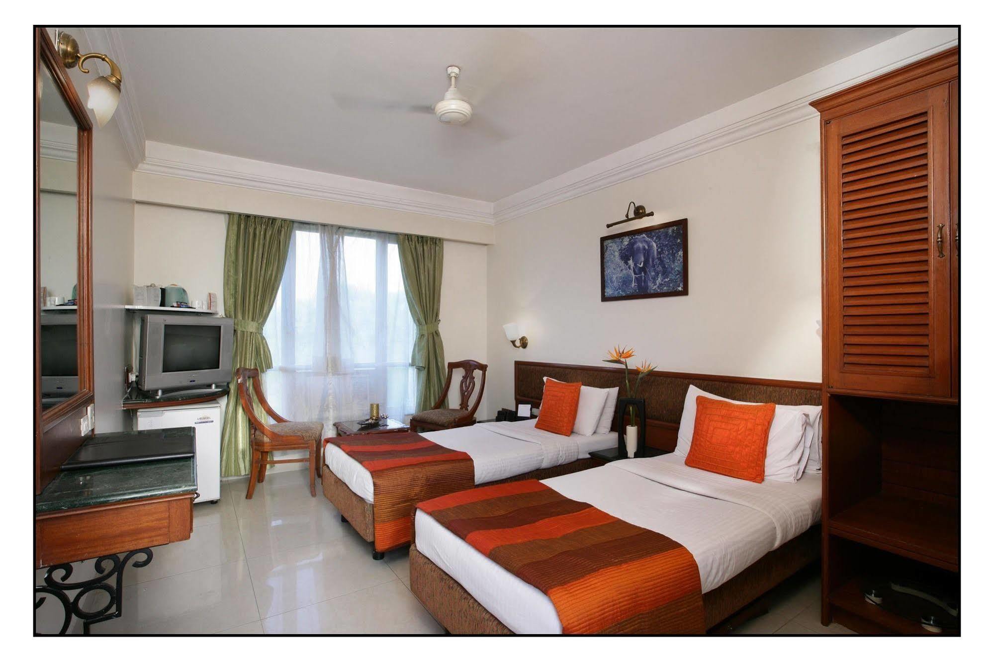 Hotel Srimaan Poona Buitenkant foto